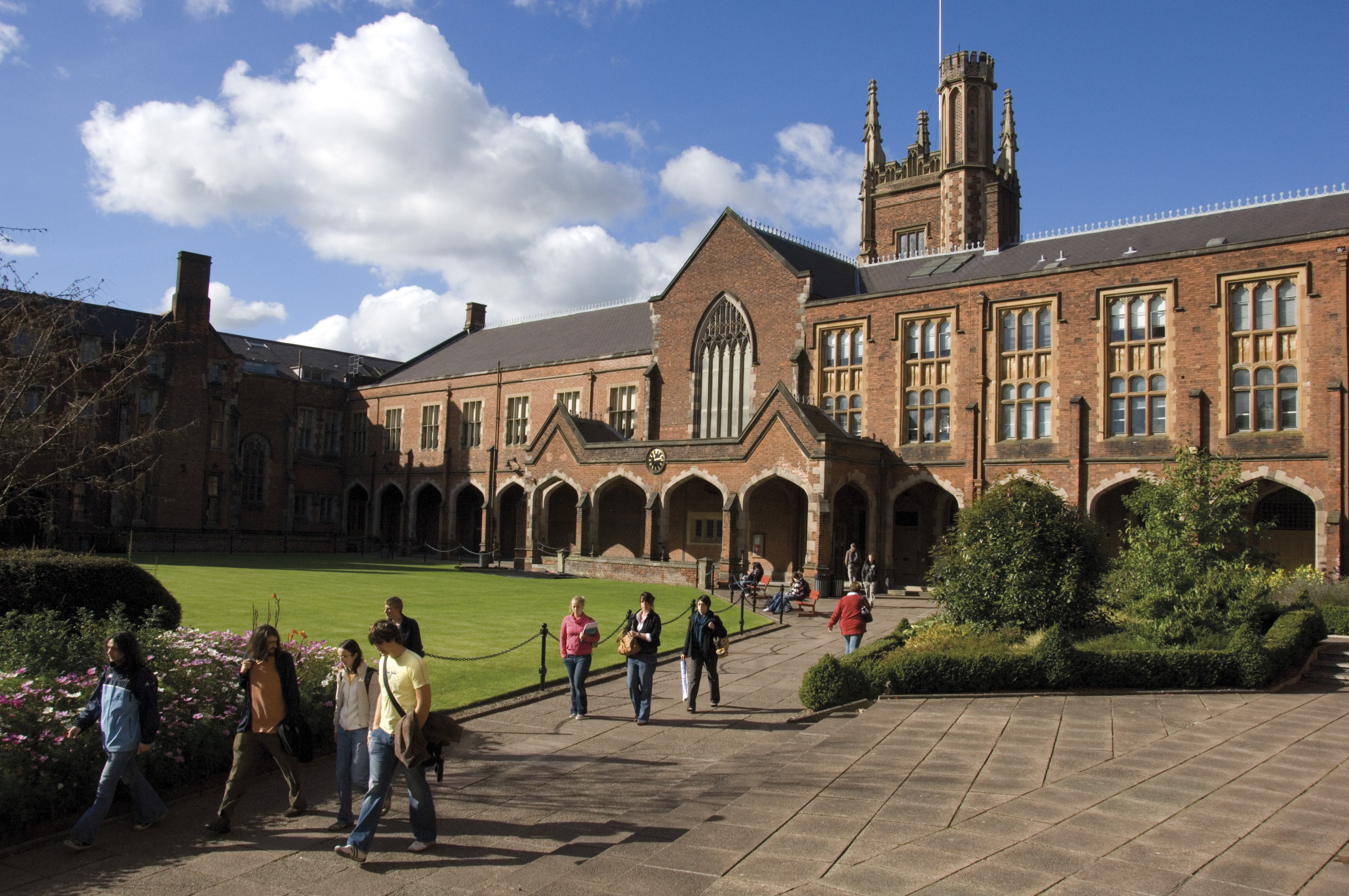 Students outside university campus_3543.jpg